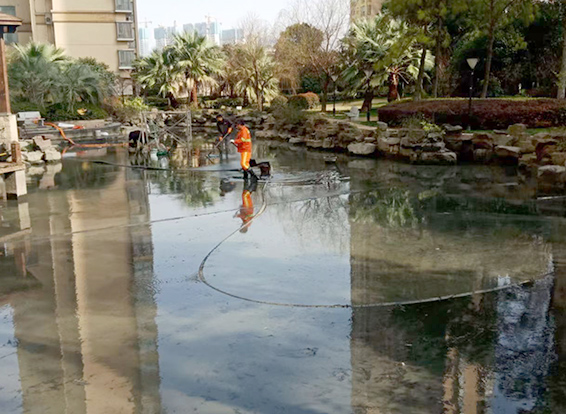 浩口镇景观池淤泥清理