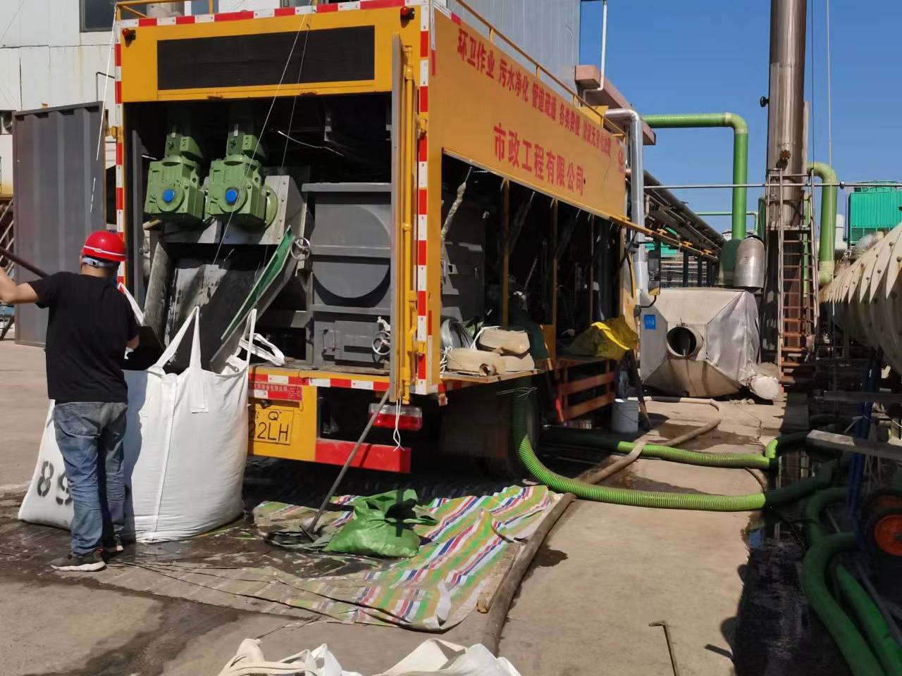 浩口镇淤泥压干处理